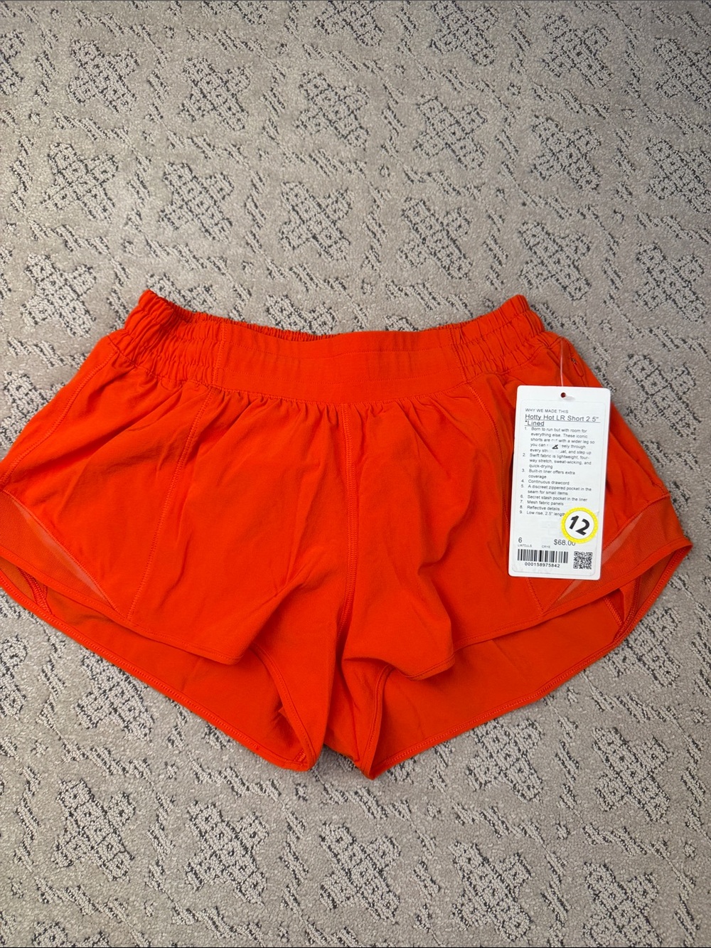 lululemon NWT size6 hottie hot 2.5” lined Cherry Ember